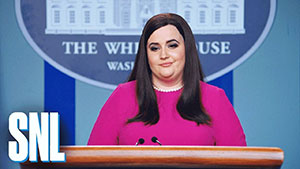 Aidy Bryant (SNL) Transformed into Sarah Huckabee Sanders brown contacts